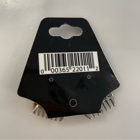 Taramanda Kids Silver Toned Charming Comb Earrings - Picture 3 of 4